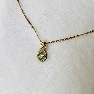 Gold pendant necklace